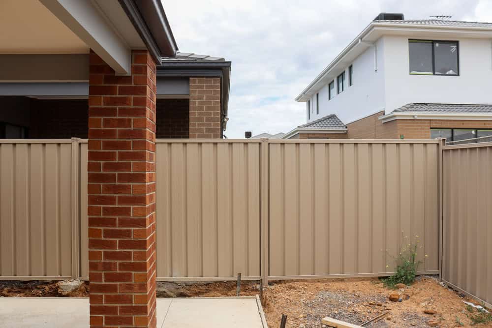 What Are My Rights When My Neighbor Owns the Wall I Want to Paint Bolton?